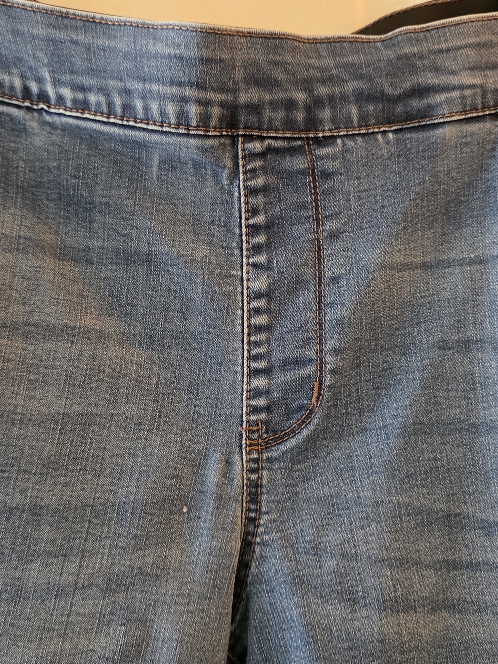croft & barrow Straight Leg Jeans in Medium Blue Wash - Picture 5 of 10